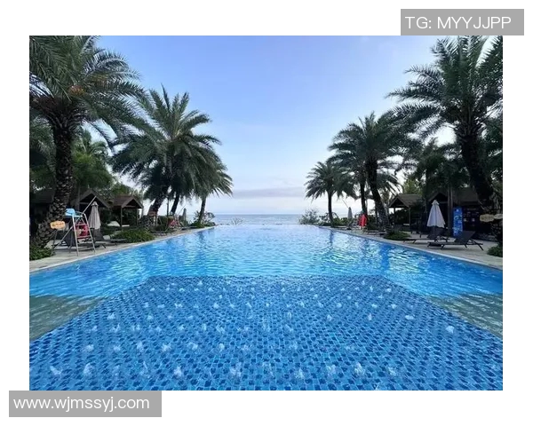 泳池中央的梦幻水世界打造与设计：打造一个完美的休闲与娱乐空间