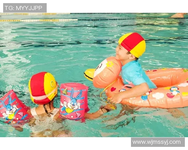 泳池安全全攻略：如何确保孩子与成人在泳池中的安全防护措施